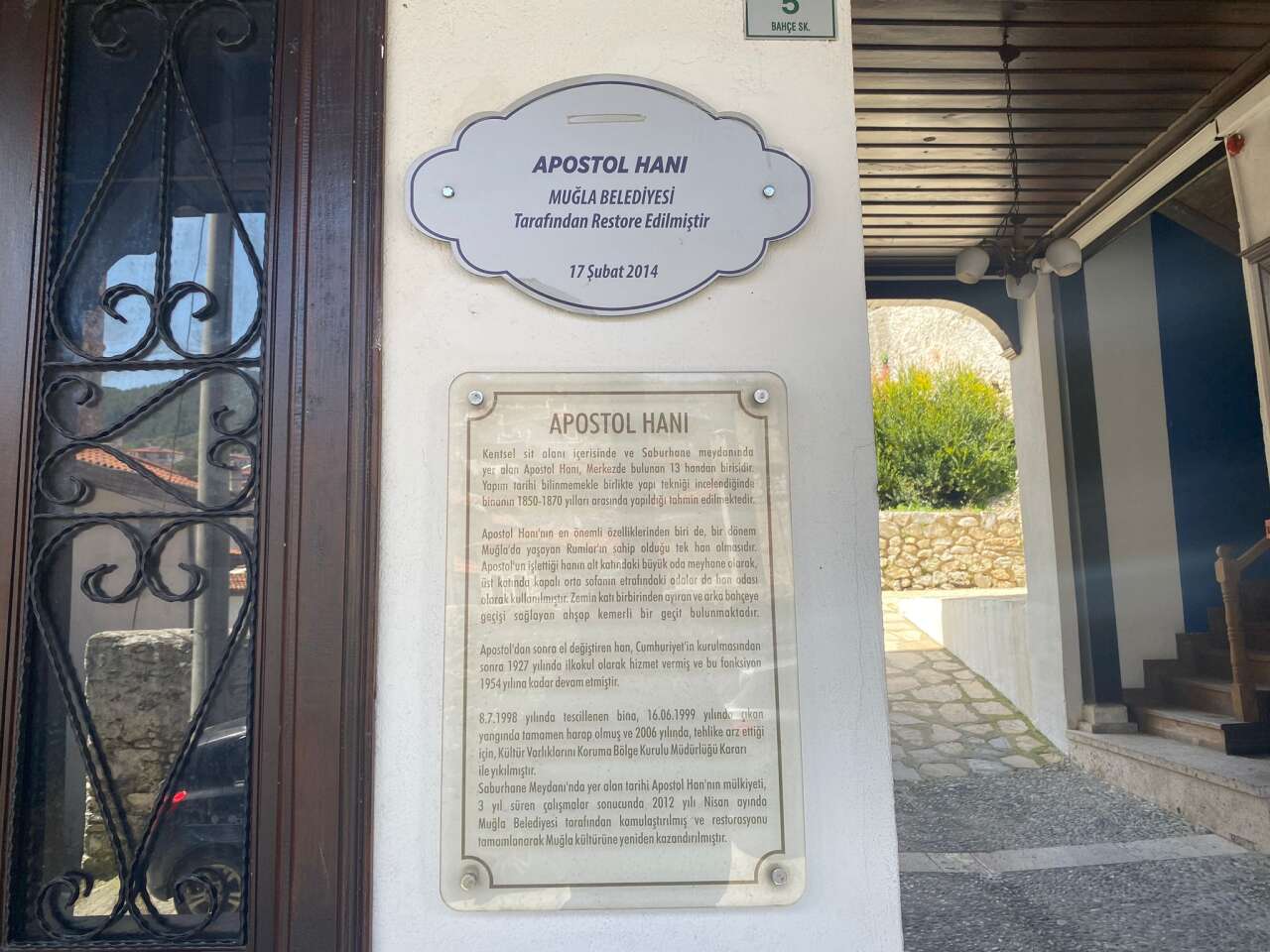 Muğla’da Tarihi Apostol Han’da Yaşam Sürüyor 4